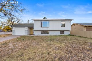 2133 Oakwood Lane, Pueblo, CO 81005