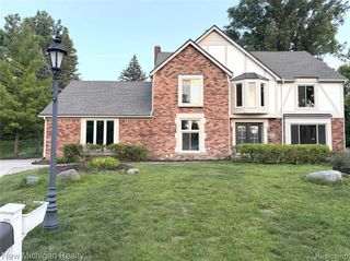 650 Deerfield Court, Rochester Hills, MI 48309