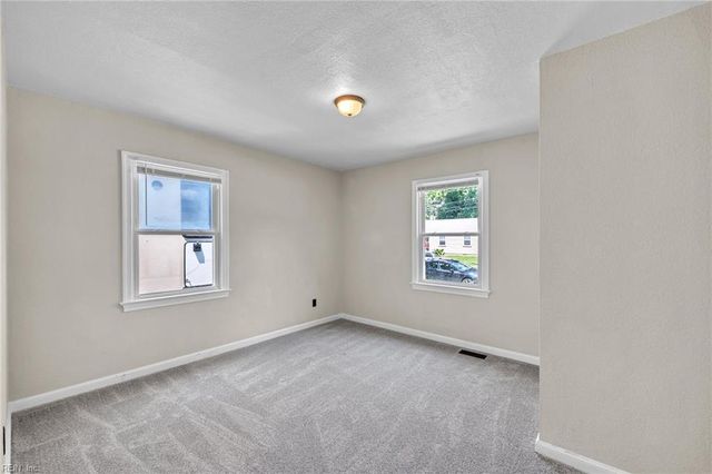 1006 De Gaule ST, Newport News, VA 23605