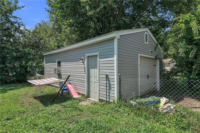 1006 De Gaule ST, Newport News, VA 23605