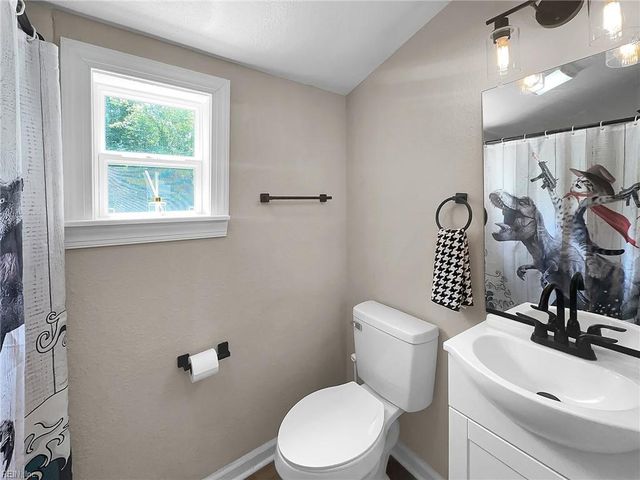 1006 De Gaule ST, Newport News, VA 23605