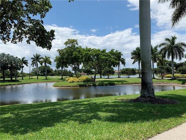 250 Jacaranda Drive 203, Plantation, FL 33324