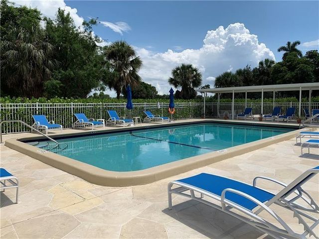 250 Jacaranda Drive 203, Plantation, FL 33324