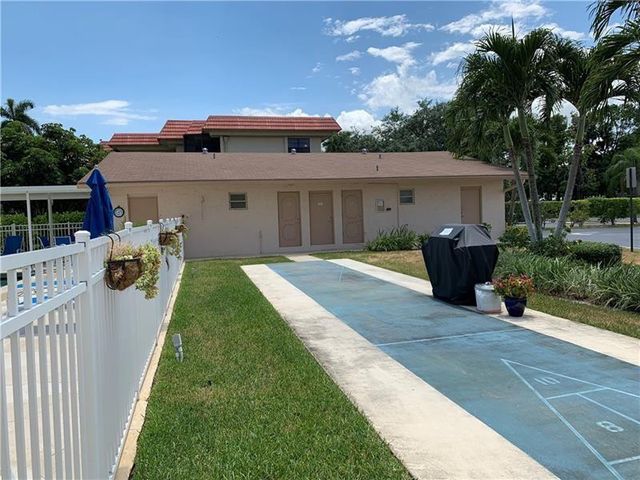 250 Jacaranda Drive 203, Plantation, FL 33324