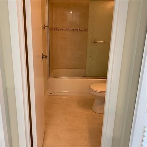 250 Jacaranda Drive 203, Plantation, FL 33324