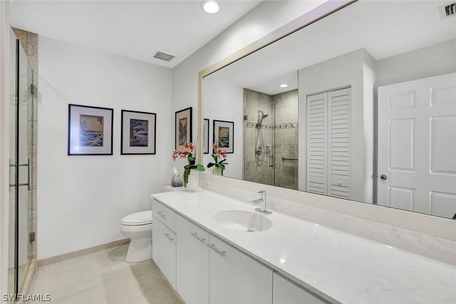 7742 Emerald CIR V203, Naples, FL 34109