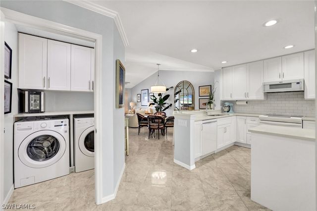 7742 Emerald CIR V203, Naples, FL 34109