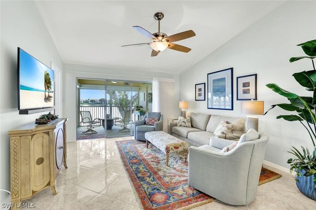 7742 Emerald CIR V203, Naples, FL 34109