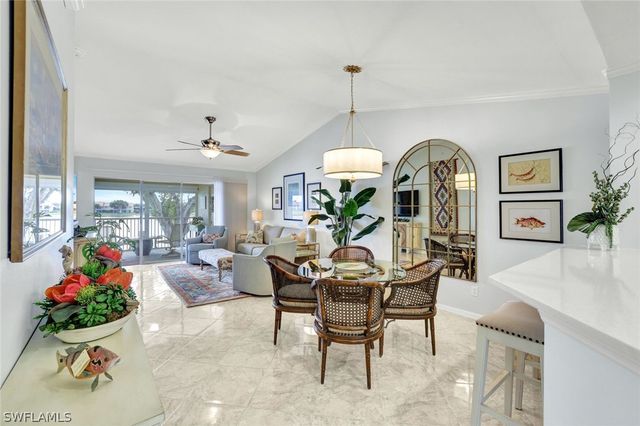 7742 Emerald CIR V203, Naples, FL 34109