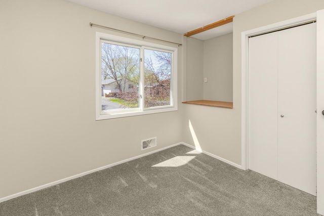 1661 Hilo Avenue N, Oakdale, MN 55128