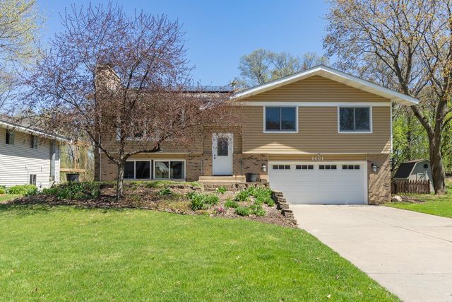 1661 Hilo Avenue N, Oakdale, MN 55128