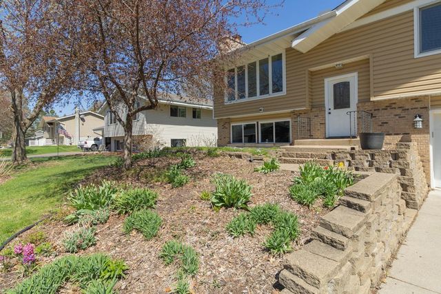 1661 Hilo Avenue N, Oakdale, MN 55128