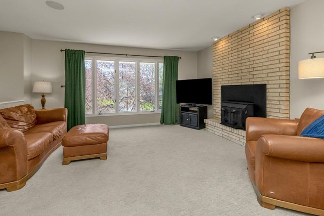 1661 Hilo Avenue N, Oakdale, MN 55128