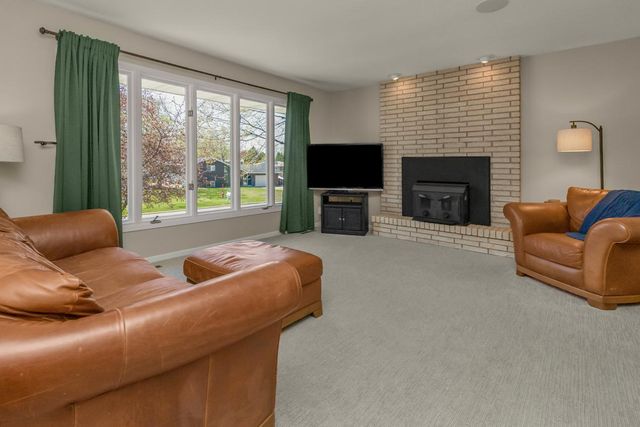 1661 Hilo Avenue N, Oakdale, MN 55128