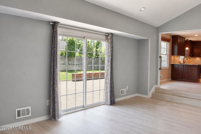 35 Liberty Drive, Dayton, NJ 08810