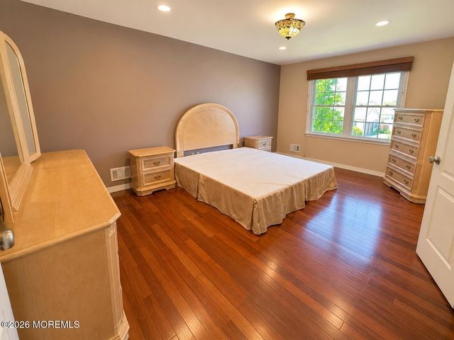 35 Liberty Drive, Dayton, NJ 08810