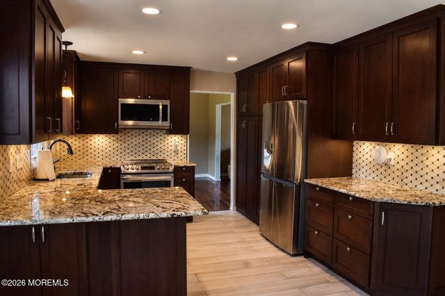35 Liberty Drive, Dayton, NJ 08810