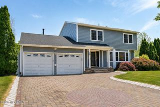 35 Liberty Drive, Dayton, NJ 08810