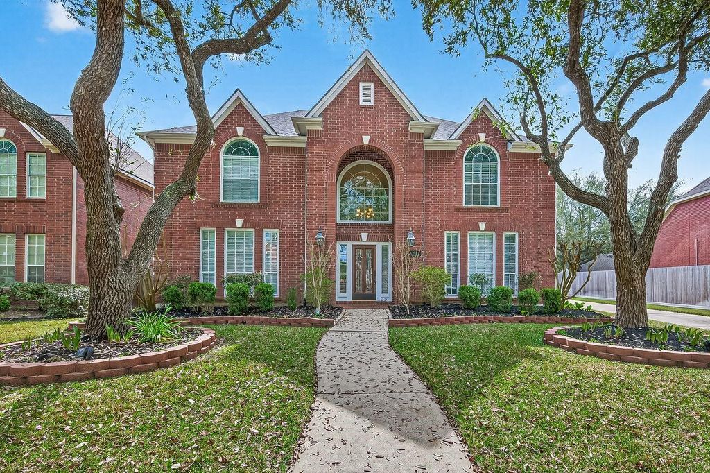 Image 2 of property listing at 4218 Magnolia Lane, Sugar Land, TX 77478
