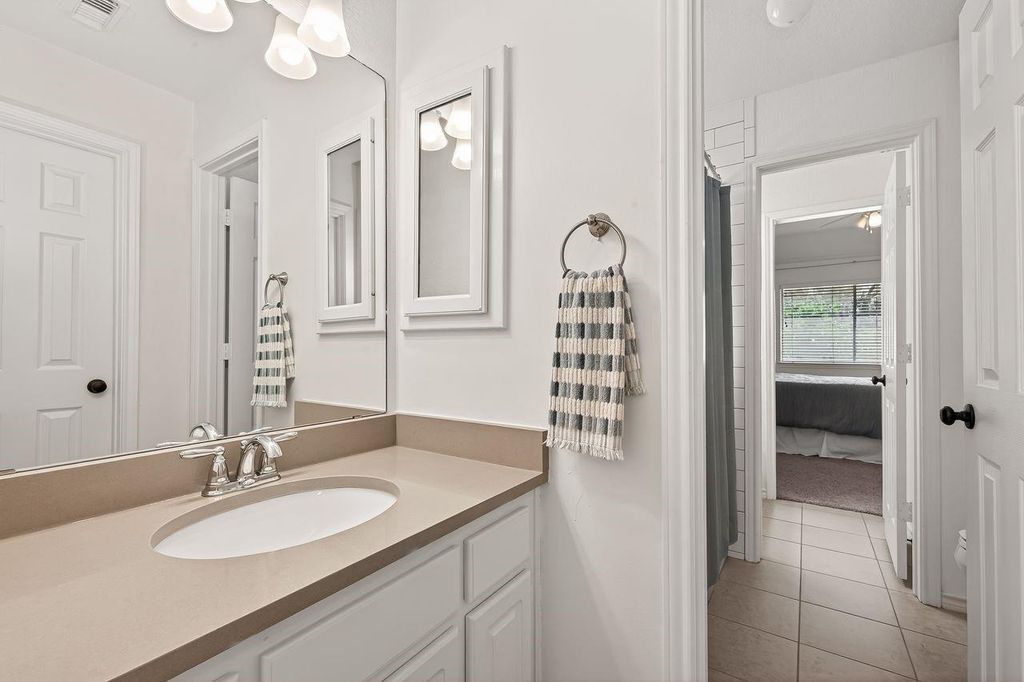 Image 26 of property listing at 4218 Magnolia Lane, Sugar Land, TX 77478