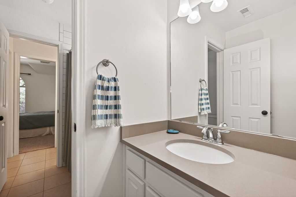 Image 28 of property listing at 4218 Magnolia Lane, Sugar Land, TX 77478