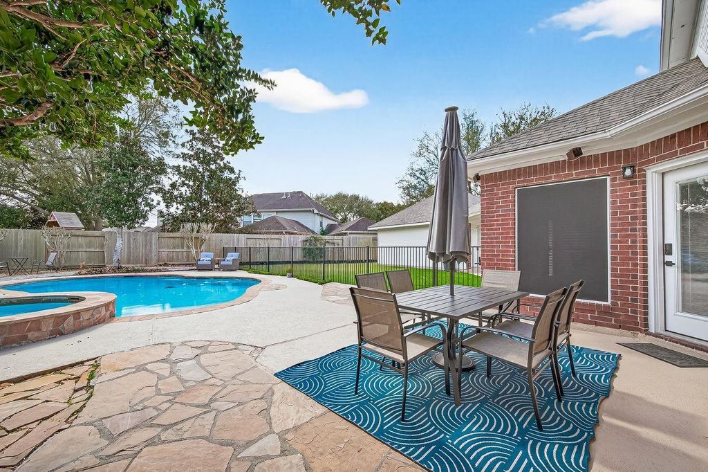 Image 31 of property listing at 4218 Magnolia Lane, Sugar Land, TX 77478