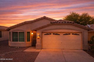 8864 N Palo Verde Bluffs Place, Tucson, AZ 85742