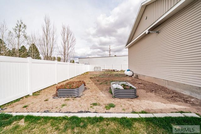 195 N 3806 E, Rigby, ID 83442