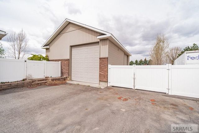 195 N 3806 E, Rigby, ID 83442