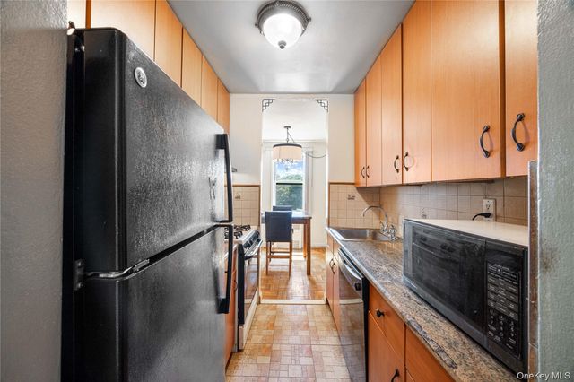 1304 Midland Avenue C20, Yonkers, NY 10704