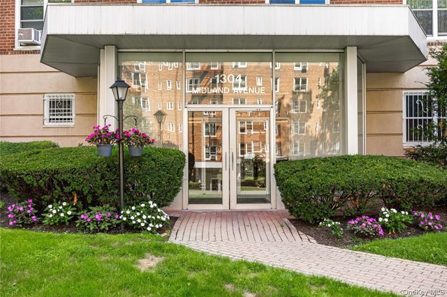 1304 Midland Avenue C20, Yonkers, NY 10704