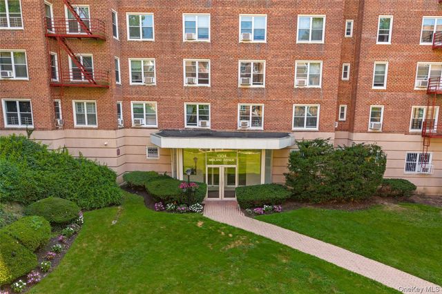1304 Midland Avenue C20, Yonkers, NY 10704