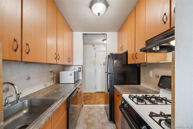 1304 Midland Avenue C20, Yonkers, NY 10704