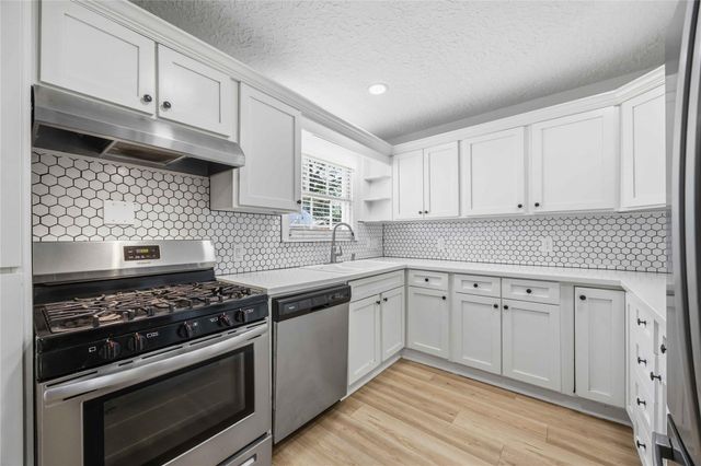 1210 14th Avenue N, Texas City, TX 77590