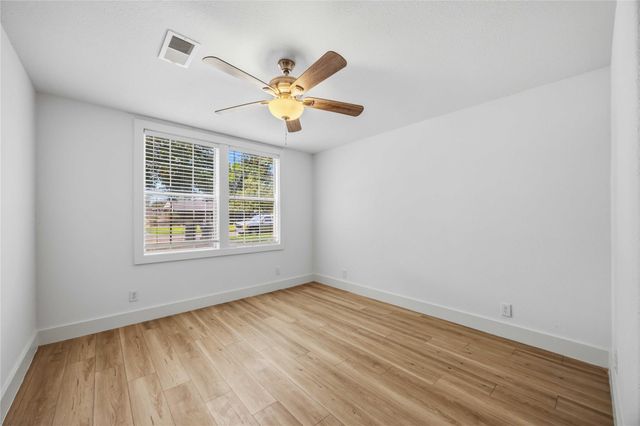 1210 14th Avenue N, Texas City, TX 77590