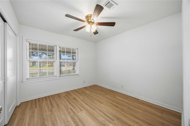 1210 14th Avenue N, Texas City, TX 77590