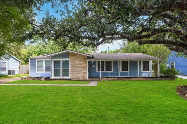 1210 14th Avenue N, Texas City, TX 77590