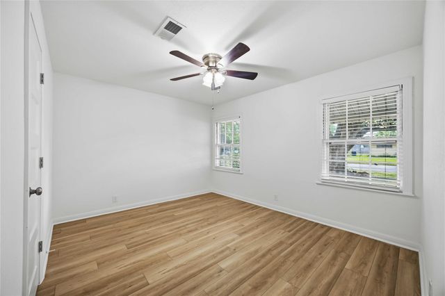 1210 14th Avenue N, Texas City, TX 77590