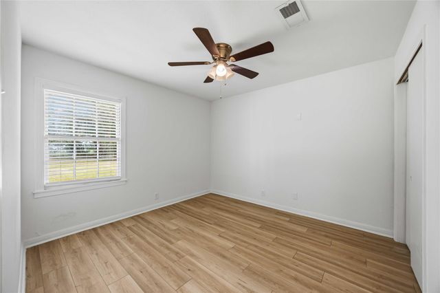 1210 14th Avenue N, Texas City, TX 77590