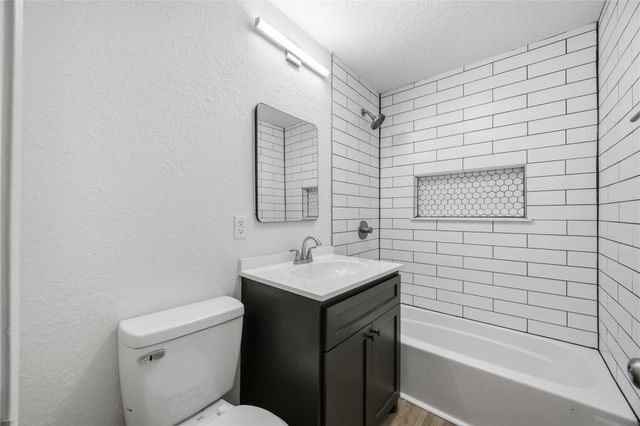 1210 14th Avenue N, Texas City, TX 77590