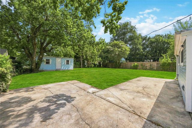 1210 14th Avenue N, Texas City, TX 77590