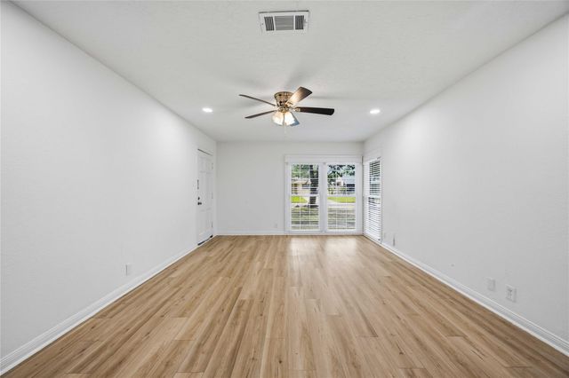 1210 14th Avenue N, Texas City, TX 77590