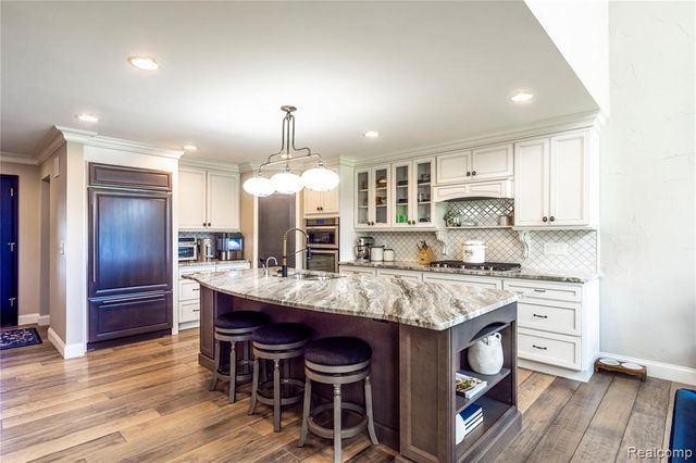 5467 Bristol Parke Drive, Clarkston, MI 48348