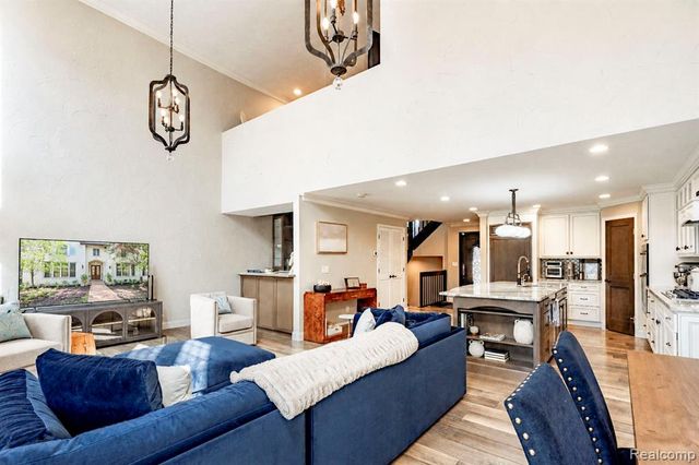 5467 Bristol Parke Drive, Clarkston, MI 48348