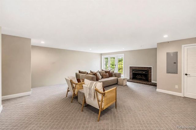 5467 Bristol Parke Drive, Clarkston, MI 48348