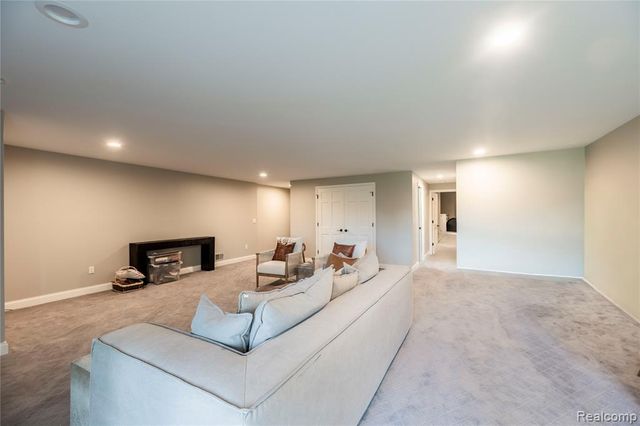 5467 Bristol Parke Drive, Clarkston, MI 48348