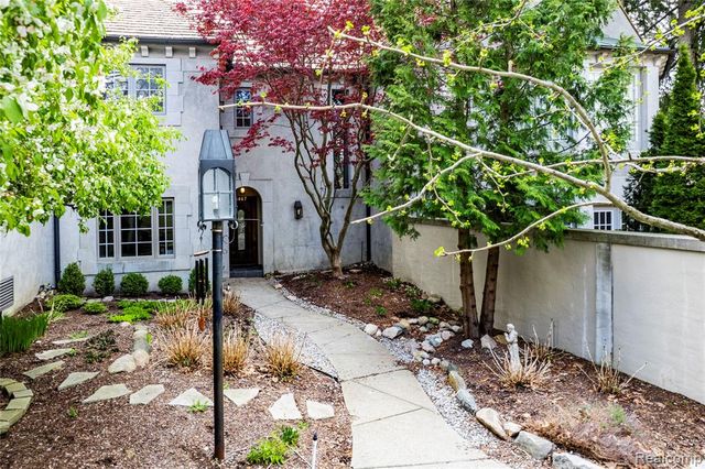 5467 Bristol Parke Drive, Clarkston, MI 48348