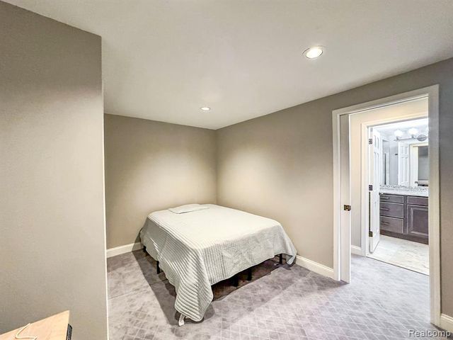 5467 Bristol Parke Drive, Clarkston, MI 48348