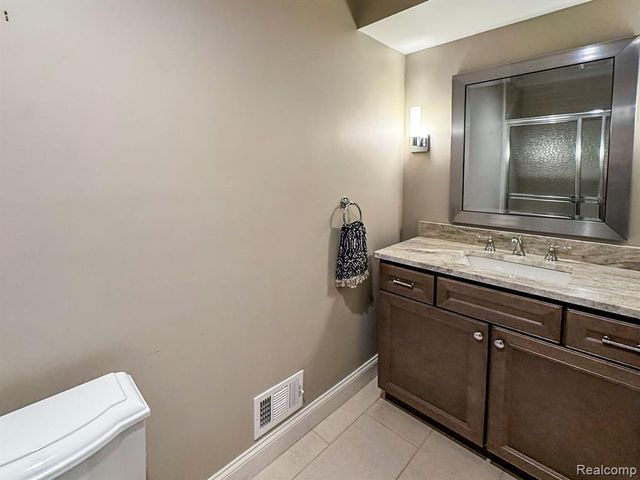 5467 Bristol Parke Drive, Clarkston, MI 48348