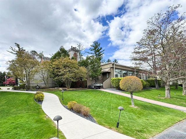 5467 Bristol Parke Drive, Clarkston, MI 48348